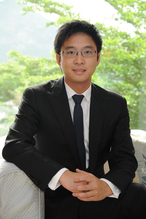 一次，记者问霍启山:“你也谈过几次恋爱，但都没有结果，你到底想找一个什么样的人？