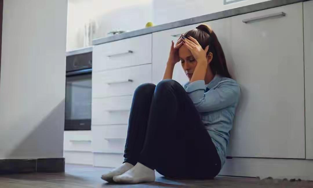 《隐身的名字》读懂女性宿命：众生皆困牢笼，各自艰难自救整部《隐身的名字》，其实就