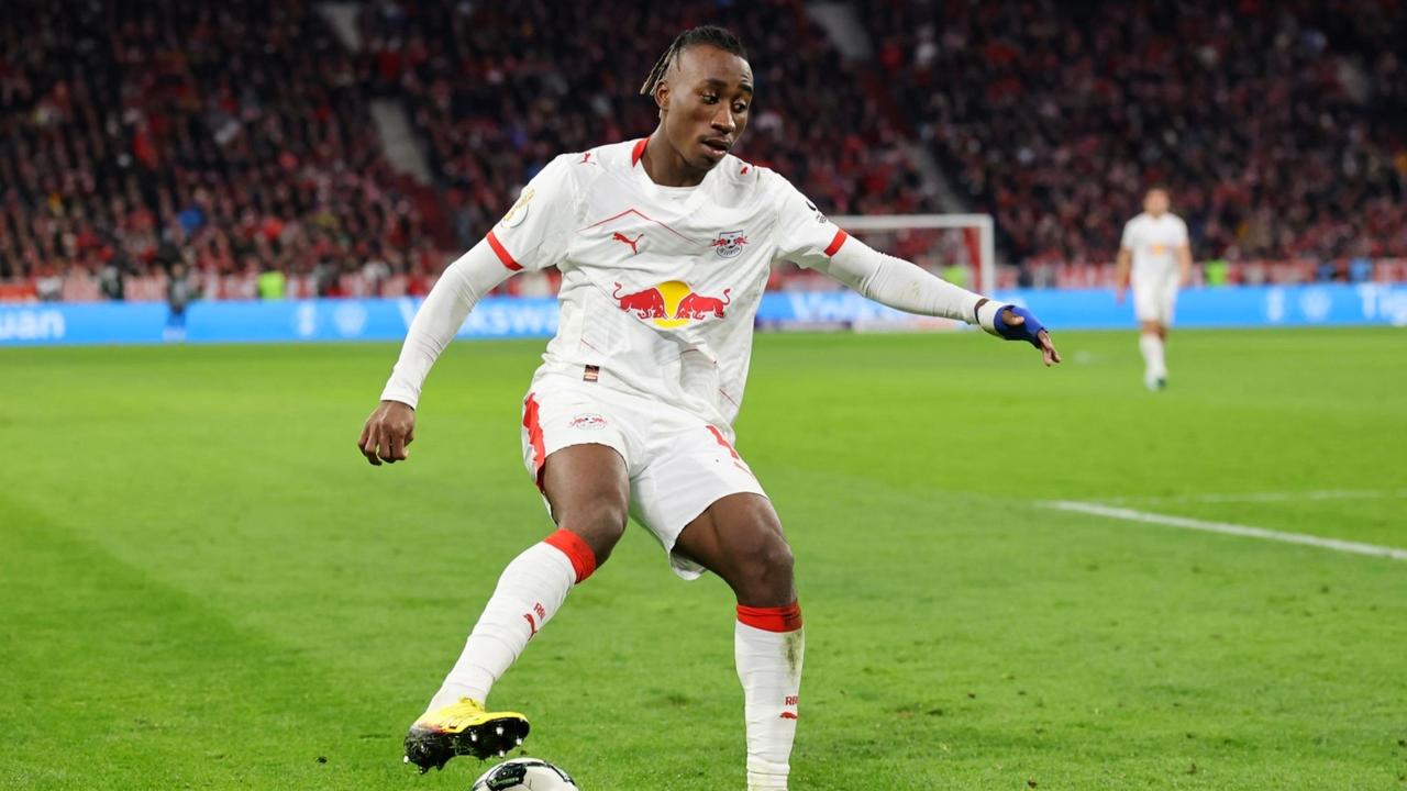 多家豪门都在关注莱比锡边锋扬·迪奥曼德，其中也包括曼联。
曼联已经派出球探现场观