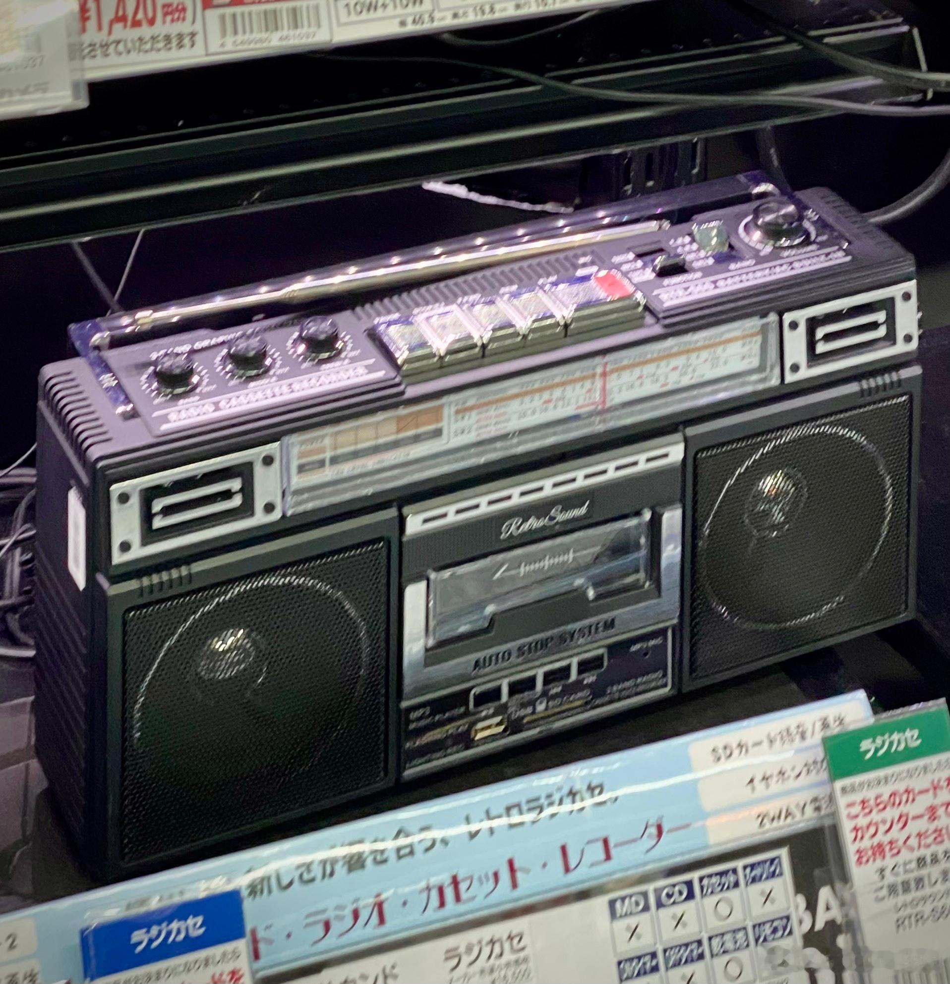 四月份回台北時～老哥整理擦拭好N多超經典老派的米國黑膠唱片& CD盤給偶帶回來打