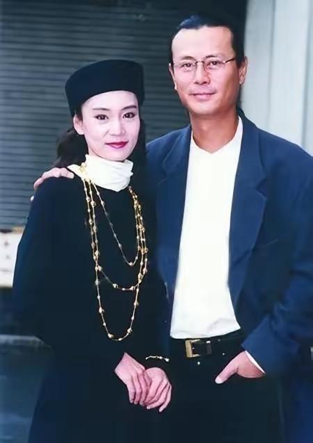 1997年，38岁的刘雪华怀了刘德凯的孩子，分外开心的她正在筹备婚礼，突然接到了