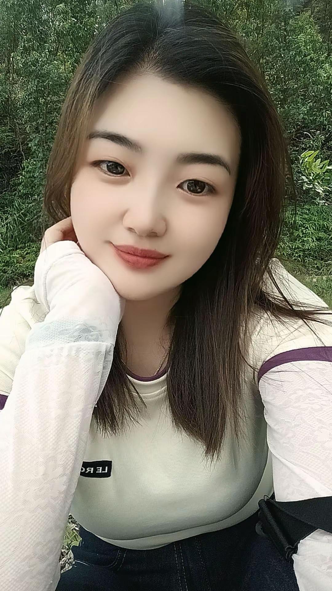 颜值不够美颜来凑。美颜一开谁还不是个美女 美颜一开快乐就来了