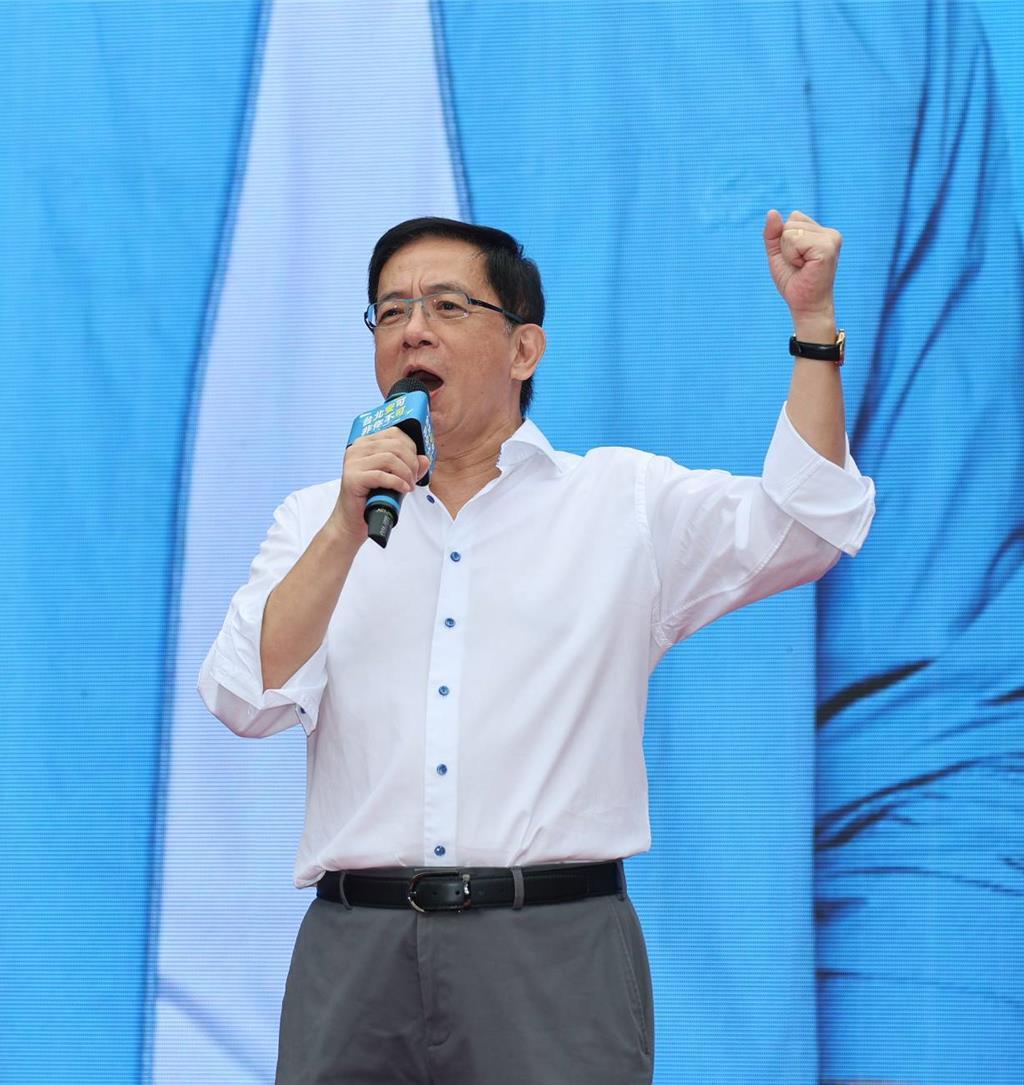 神秘嘉宾现身了！管中闵喊“选票酬勤”：留蒋万安在市府
台北市长蒋万安今（26日）