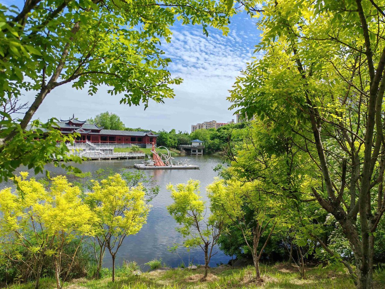 我的今日状态：💰期待暴富
我这里的天气：☀️晴天

今天是5月4日，星期一，也