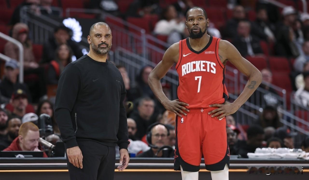 杜兰特本赛季目前缺席3场比赛，火箭全赢！

杜兰特第一次缺席：火箭客场对阵太阳，