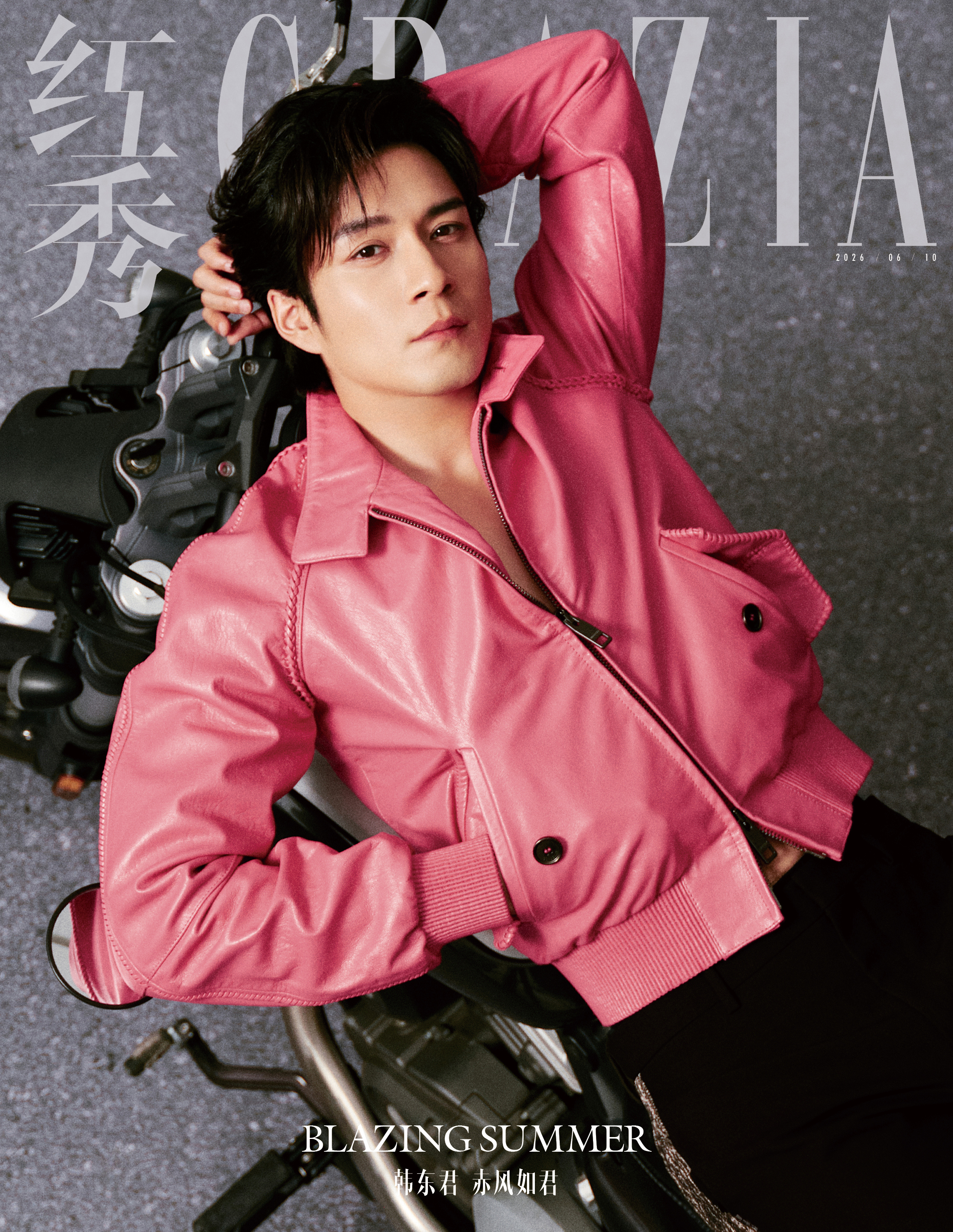 这件玫粉色皮夹克，是 Burberry 2026夏季系列的闭秀主推款，2月伦敦时