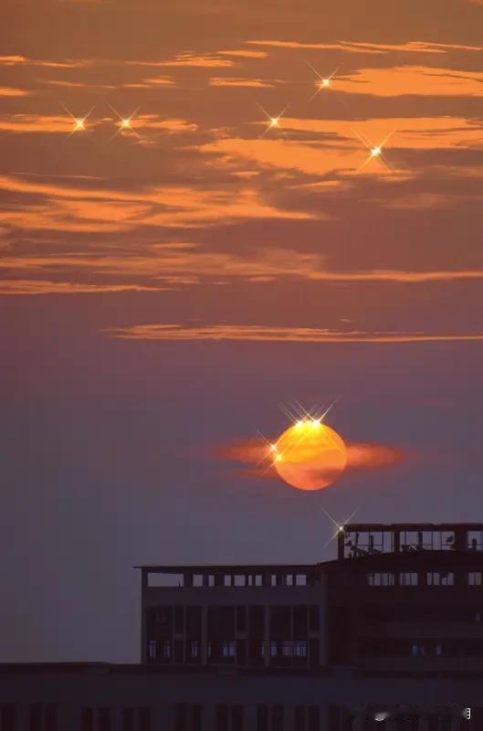 看到“月圆月缺”，我就忍不住琢磨下联。之前有上联“月圆月缺月常明”，对应的下联是