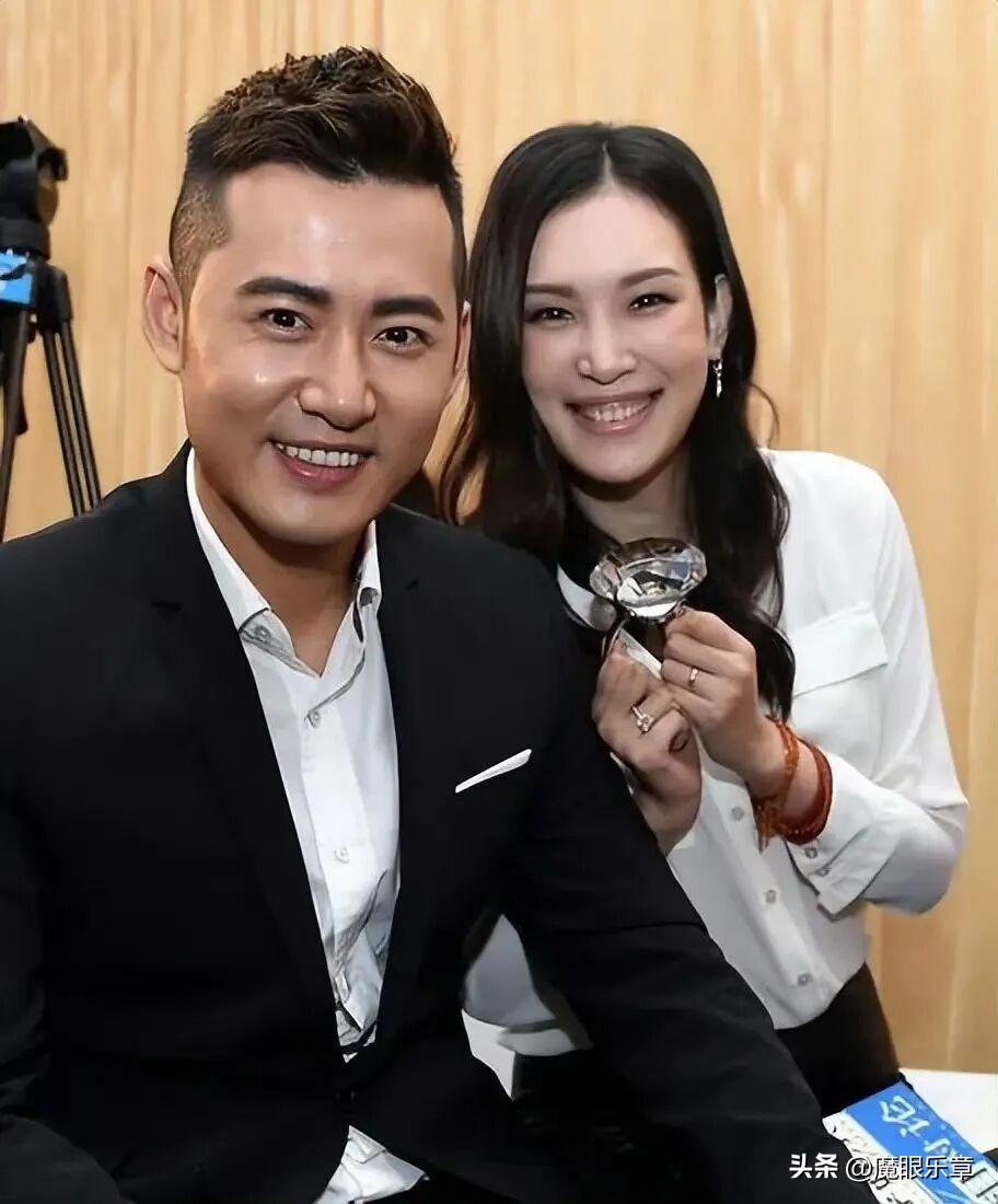 上海知名演员、模特佟晨洁在录制papi酱的视频节目时透露，已经与丈夫魏巍正式分手