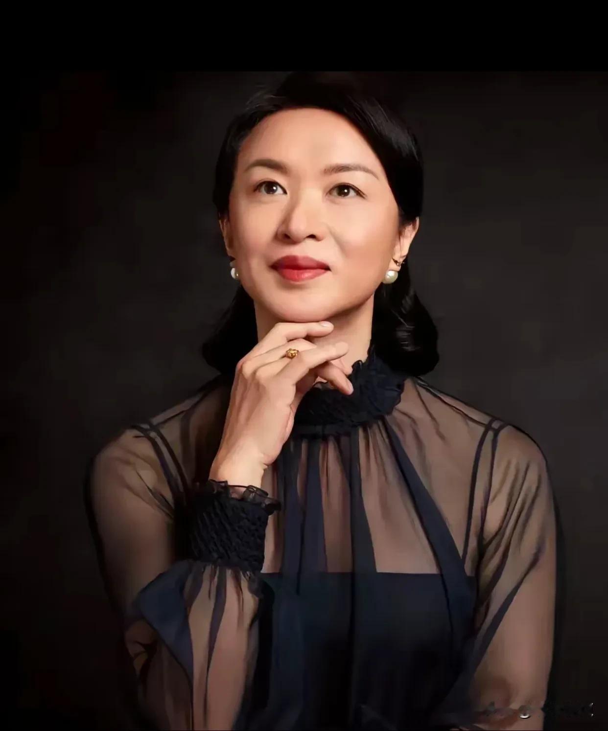 是男人还是女人？
金星是一位知名度很高的艺人，但在生理上或者法律上，究竟是男人还