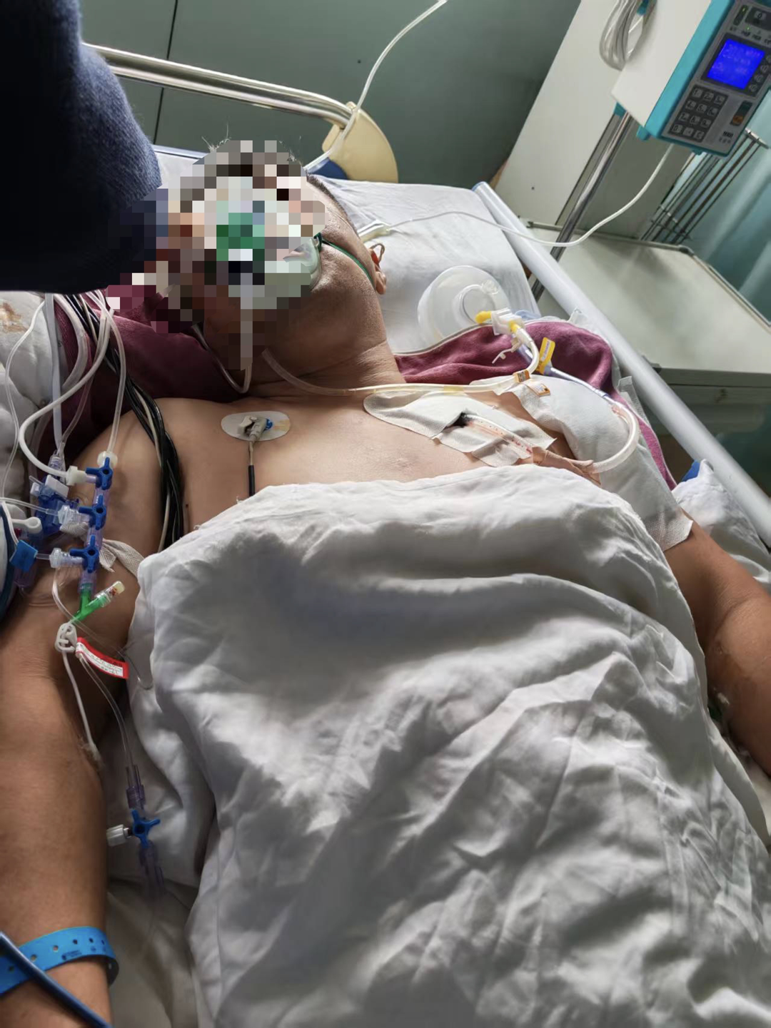 男子持刀杀害邻居父子一审被判死刑：患有精神分裂症，法院认为不宜从轻处罚