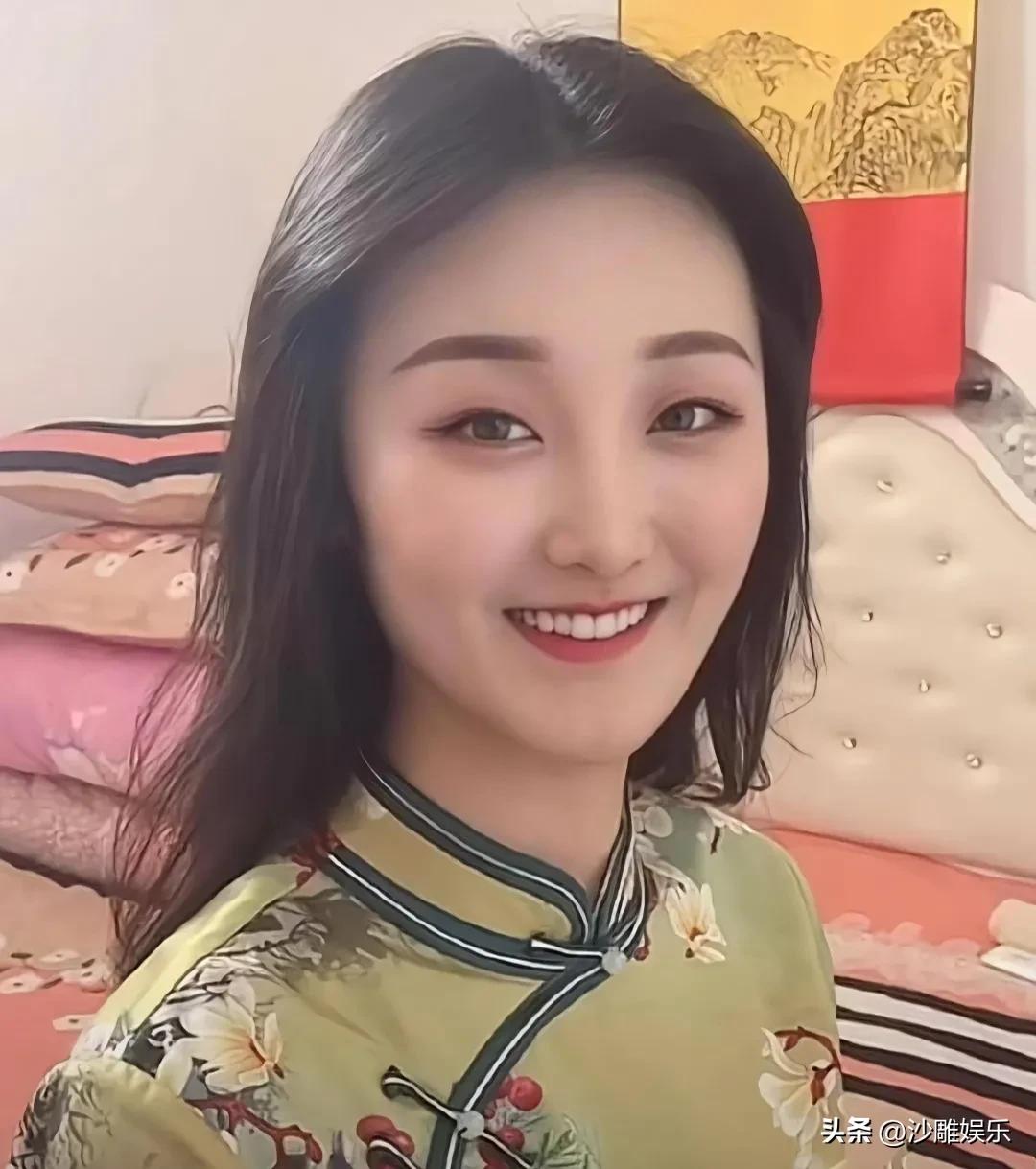 大衣哥前儿媳 陈亚男“悄悄”订婚！新欢酷似朱小伟，5年后各自安好

3月30日，