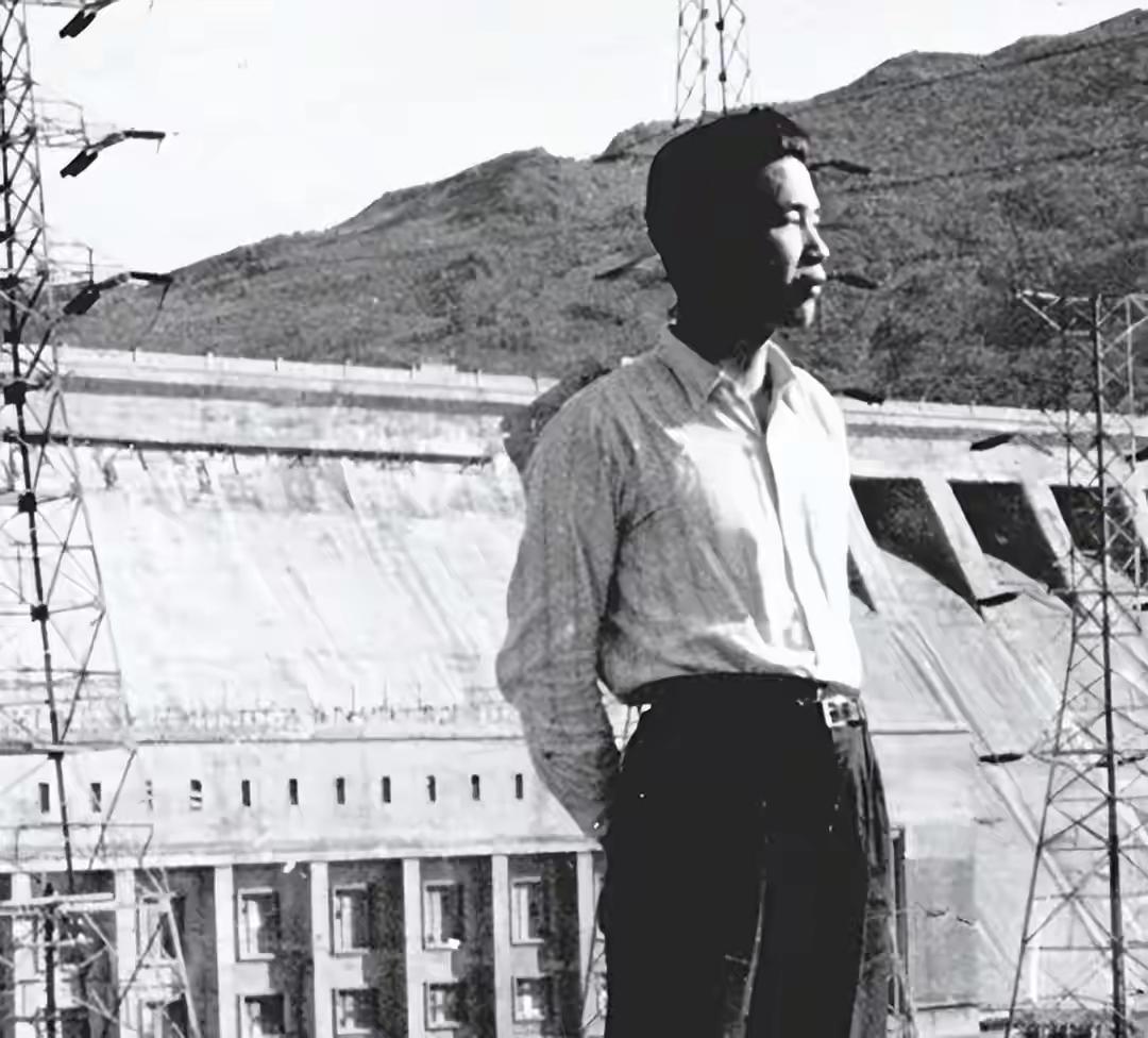 1974年，李鹏突遭车祸，肇事司机前来道歉，李鹏：我有主要责任。

那场车祸发生