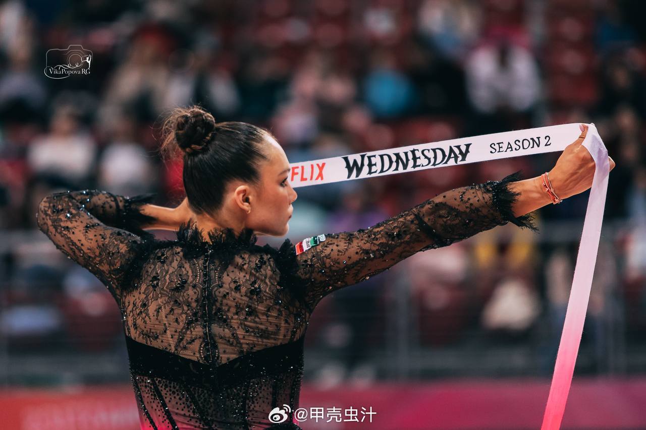 网飞剧《星期三》铁血粉丝来了，比赛当剧宣这个劲头我是主创看了都得抹眼泪😂😂?