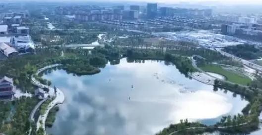 9年前，中国投入了5100亿，建设了一个面积相当于三个纽约市的新城，那就是雄安。