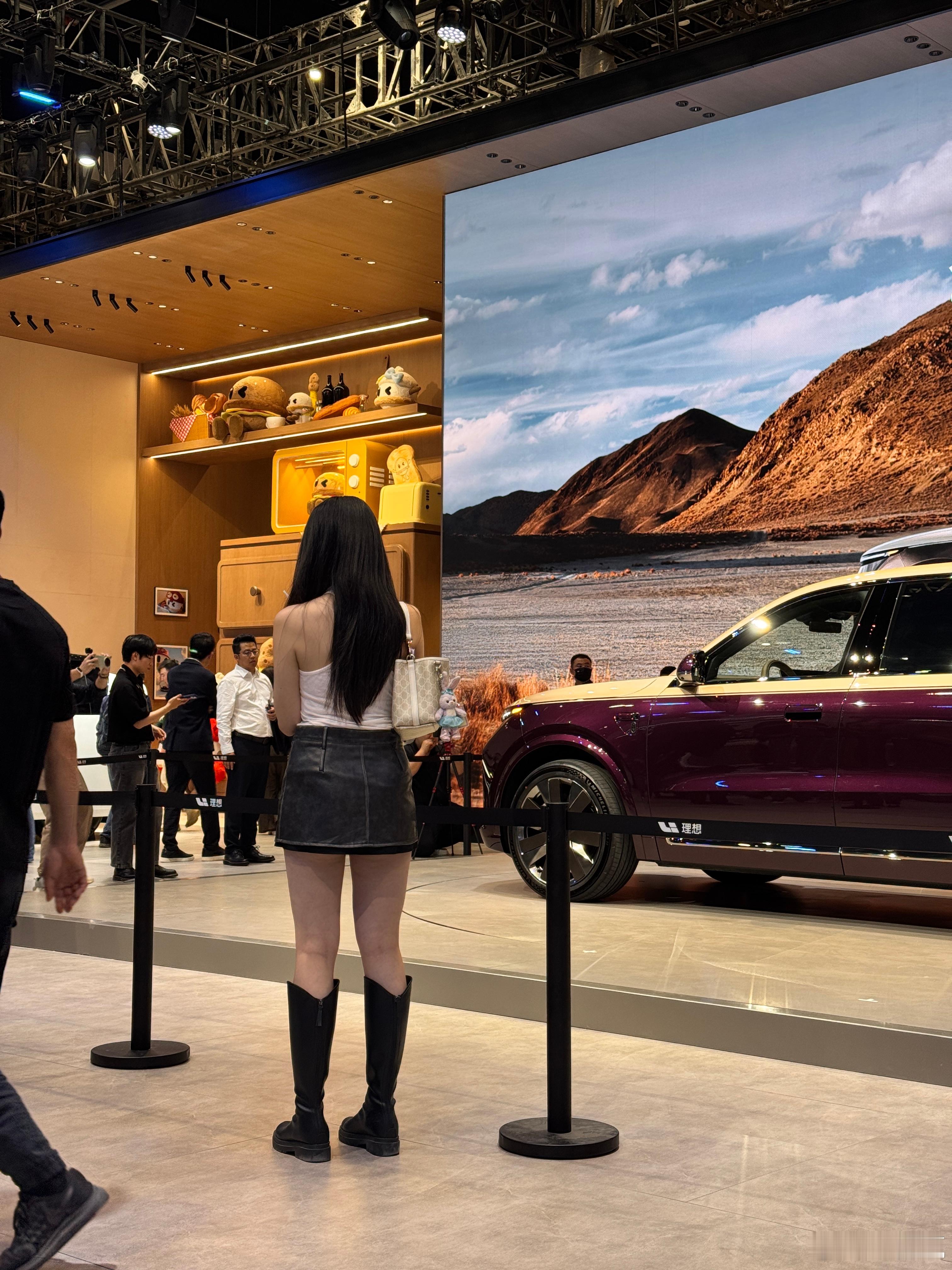 理想L9 Livis的陷车脱困这个功能对于suv来说还是比较实用的，毕竟大家有一