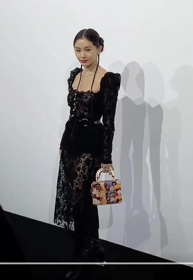 王子文又美出圈了！ 一袭蕾丝透视裙优雅迷人，气质惊艳！