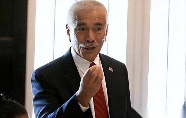 一个平均海拔不到两米、快被海水吞没的太平洋小国，当年为了抱西方大腿，居然主动把帮