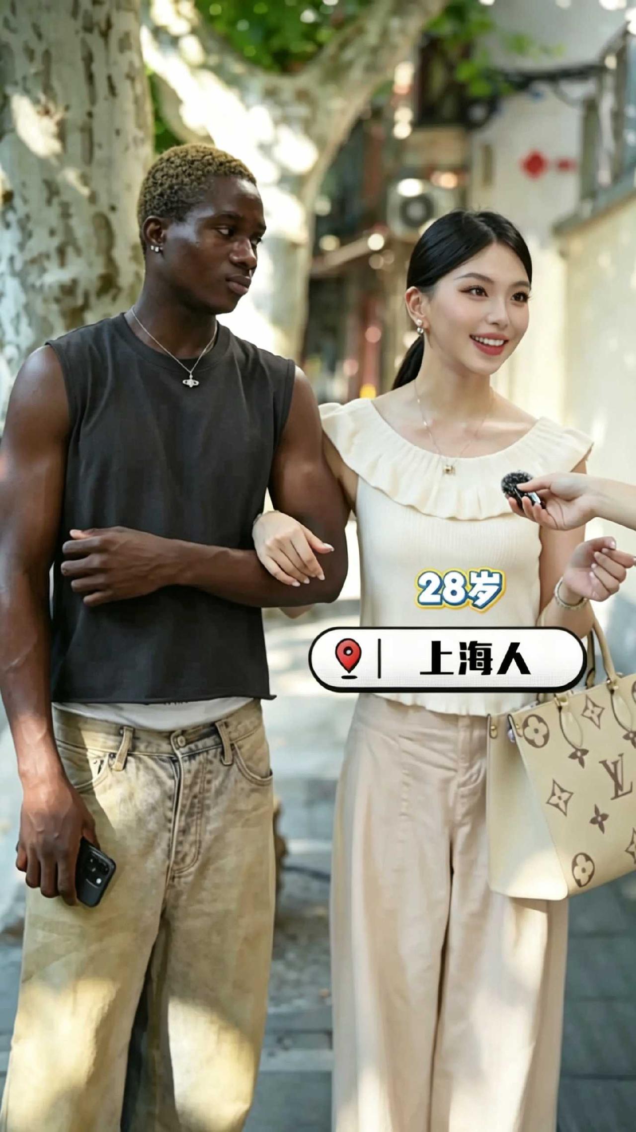 听说这黑人还是她闺蜜前夫