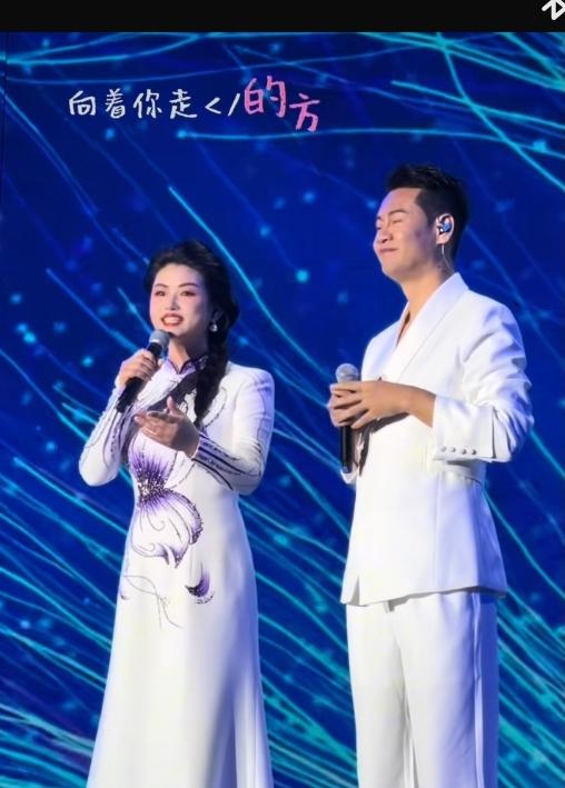 罗姣说什么是歌唱演员，歌唱演员，不光要会唱歌，还得会表演，要把一首歌想要表达的内