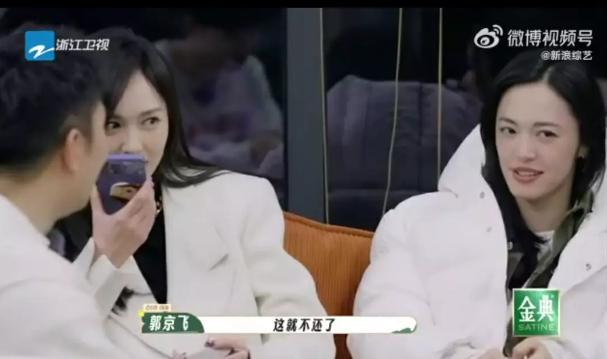 某综艺里，唐嫣假扮姚晨用姚晨手机给郭京飞打电话，谁知郭京飞开口就说：“你是不是来