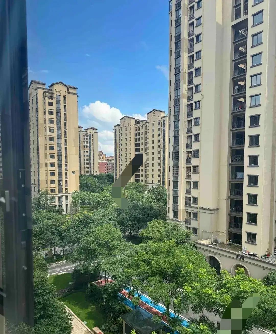 离婚后，我用离婚的钱买了一套69平米的房子和女儿住在一起。5个月后，我的父母搬了