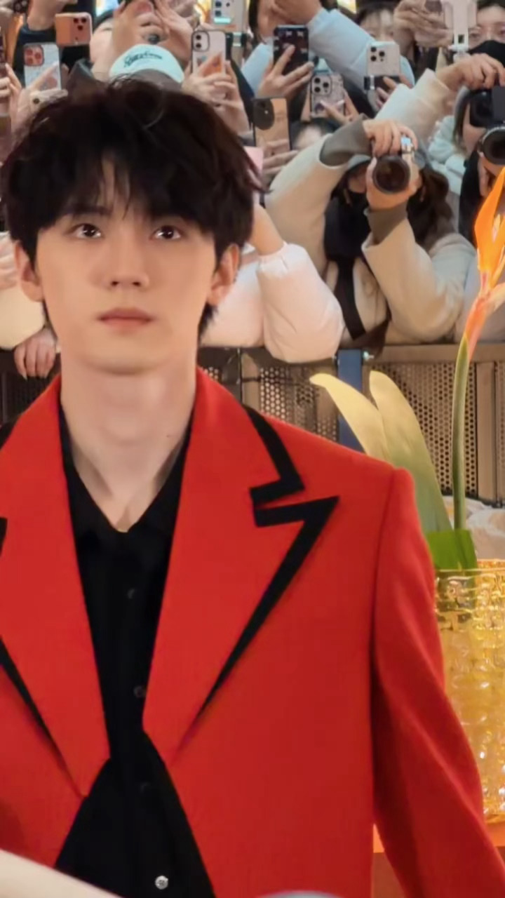 周翊然今日线下活动丨完全贵公子吧