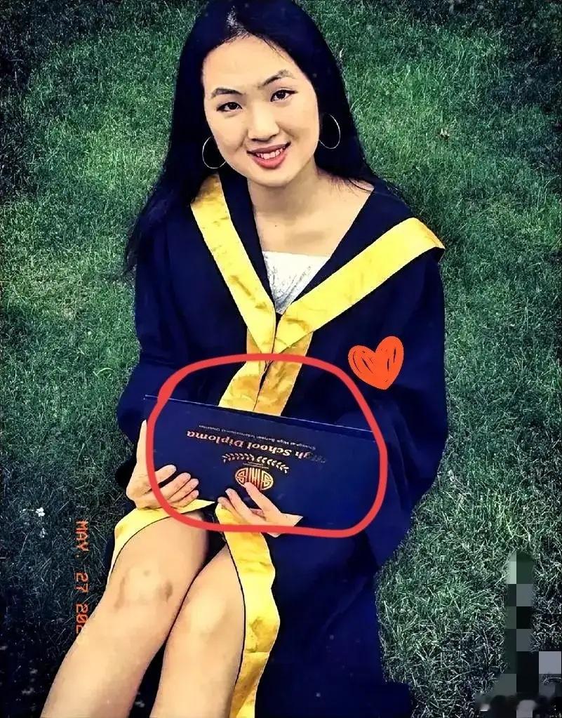 刚刚查了一下姚安娜不查不知道，一查才明白以为姚安娜读哈佛大学靠的是赞助，没想到是