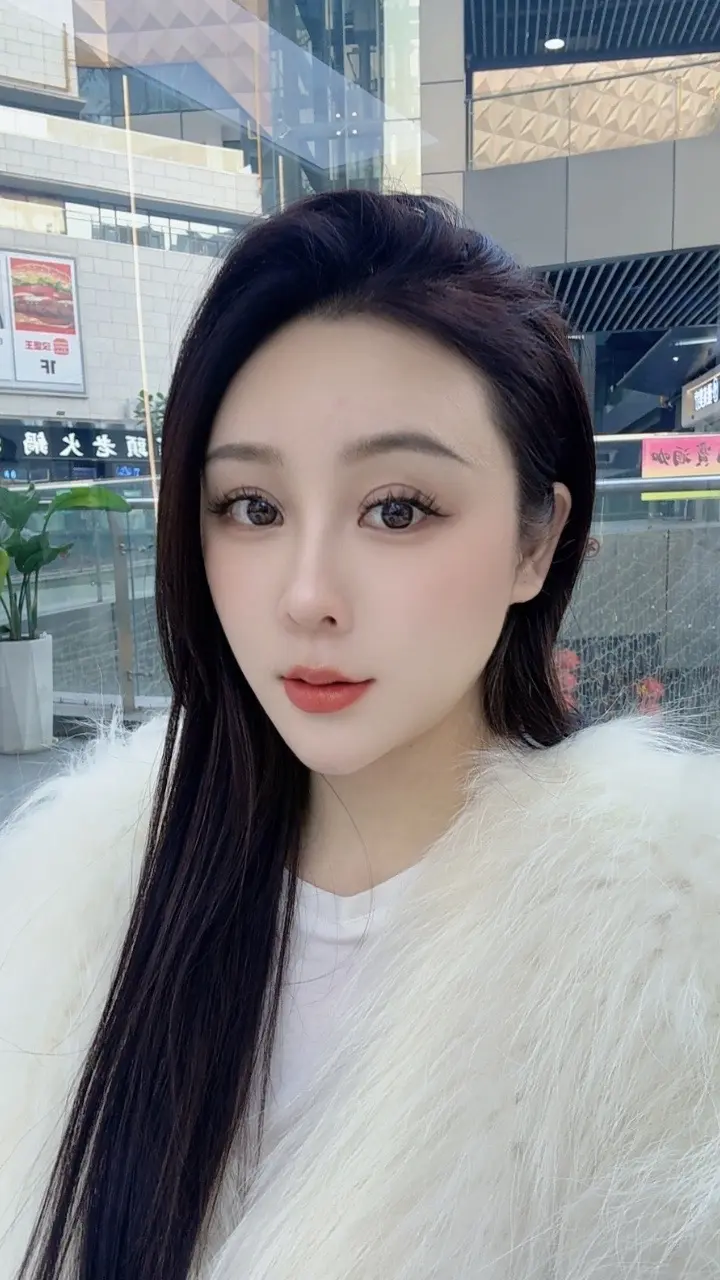 最放松的状态 大概就是走路 放着最爱的音乐 在无人的道路 所有的疲惫都...