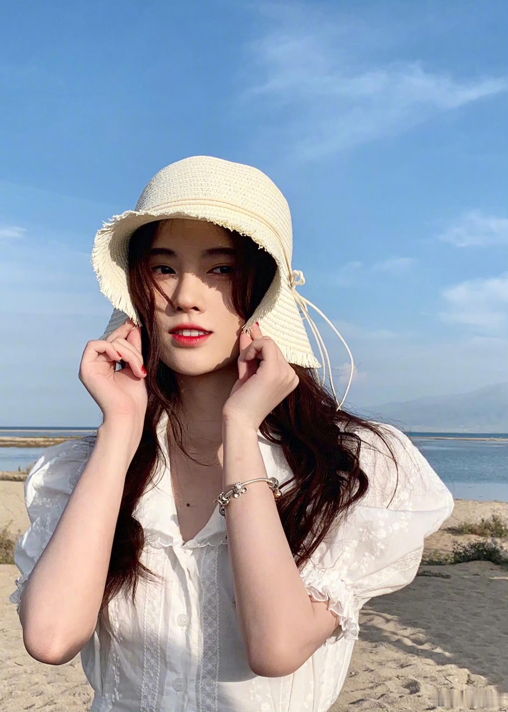 鞠婧祎[超话] jjy鞠婧祎来战 jjy鞠婧祎阿黛亲爱的小猫 我会陪着你 ᗢᘏᓗ