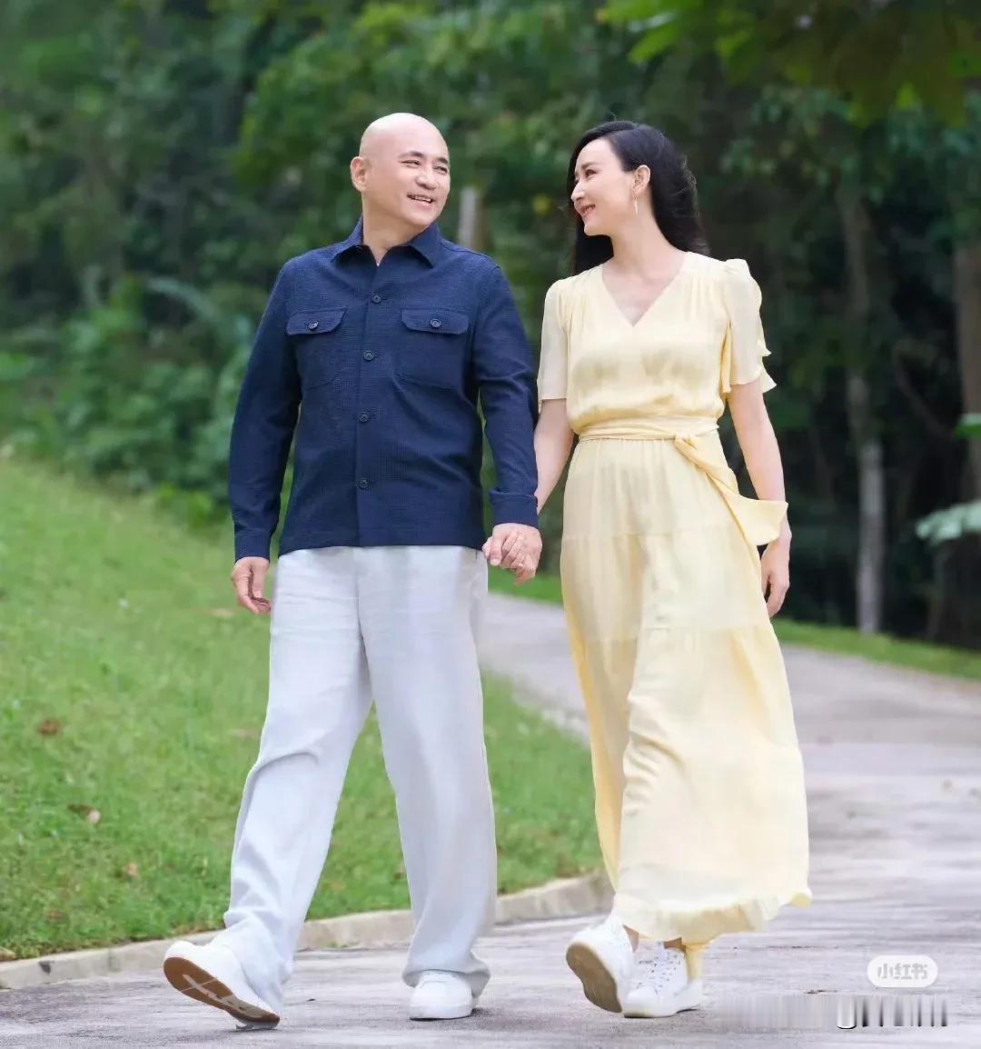 原来，胡女士和静老公是一种极致浪漫
以为胡静和朱兆祥是霸总娇妻照进现实，没想到虽