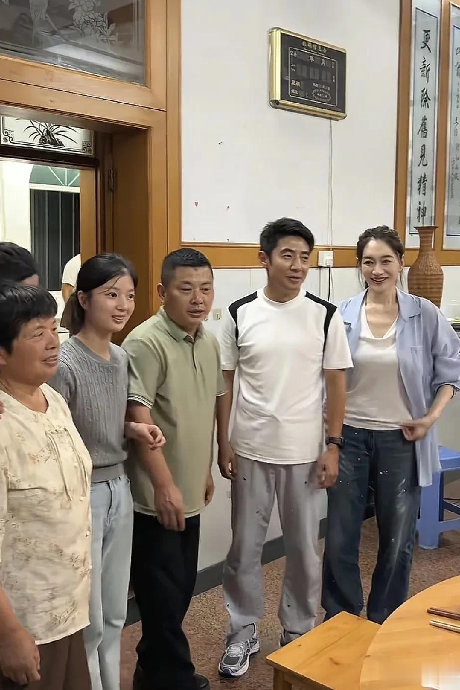 撒贝宁李小冉 李小冉跟个小姑娘一样
