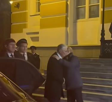 俄哈领导人深夜握手、能源合作再升级、群众最关心钱袋子实不实惠。
昨天晚上莫斯科克