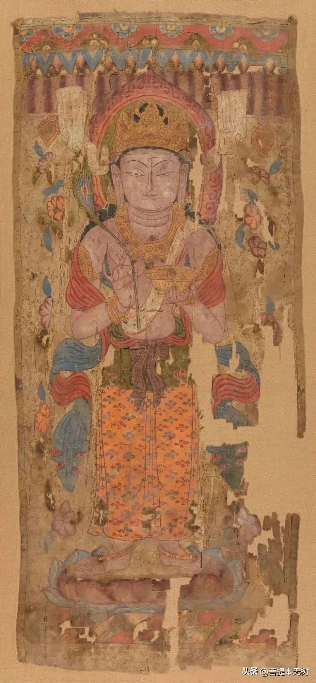 【流失海外｜敦煌藏经洞·孔雀明王绢幡】
 
这是一件晚唐至五代的敦煌藏经洞绢幡，