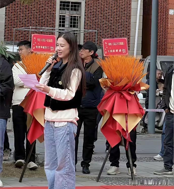 也不知道扬子是怎么想的，这么漂亮的老婆也不要！