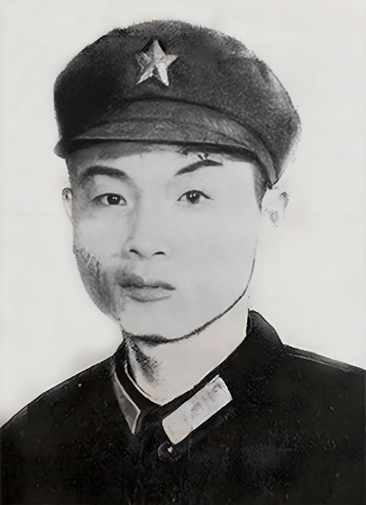 1979年，我军战士何源海在对越反击战中，中弹牺牲被追为一等功臣。哪料，2年后，
