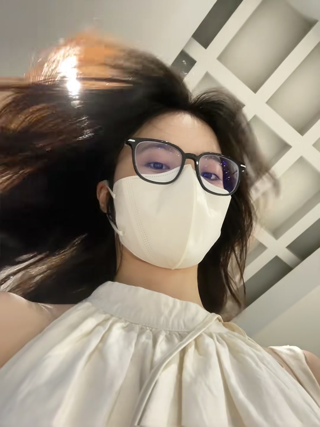 会喜欢带着口罩拍照么   