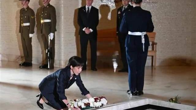 屈膝澳方烈士墓却拒不反省历史，日本右翼双标嘴脸昭然若揭
 
长期奔走中日之间的铃