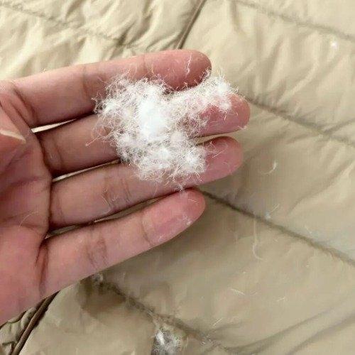 最近羽绒市场炸开了锅，一吨鸭绒的价格从17万飙到58万，直接翻了三倍多！这可不是