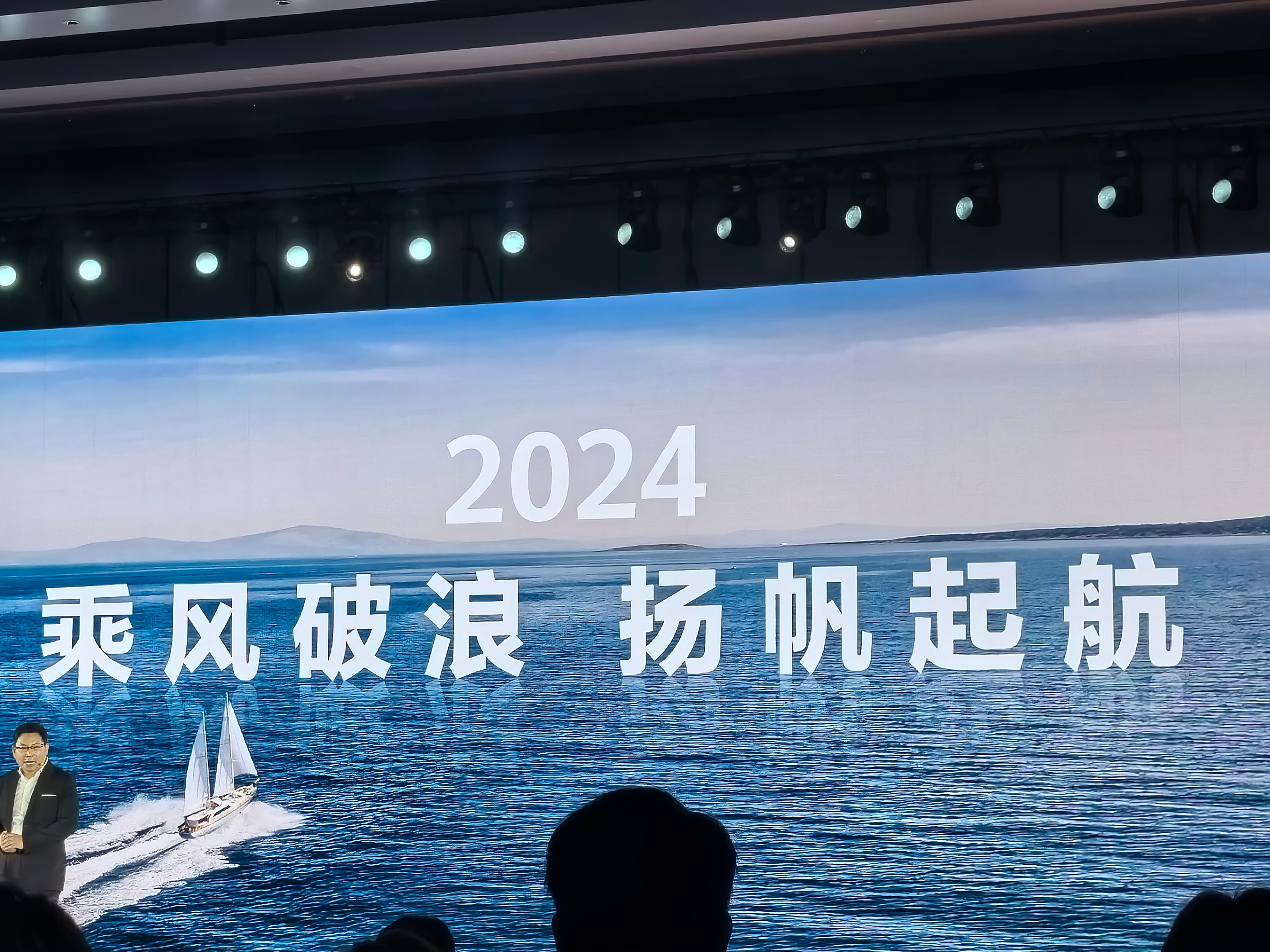 #莫言被起诉闹剧何时休#这两天起诉莫言闹得很热，作为一个曾经的文学青年，也还专门