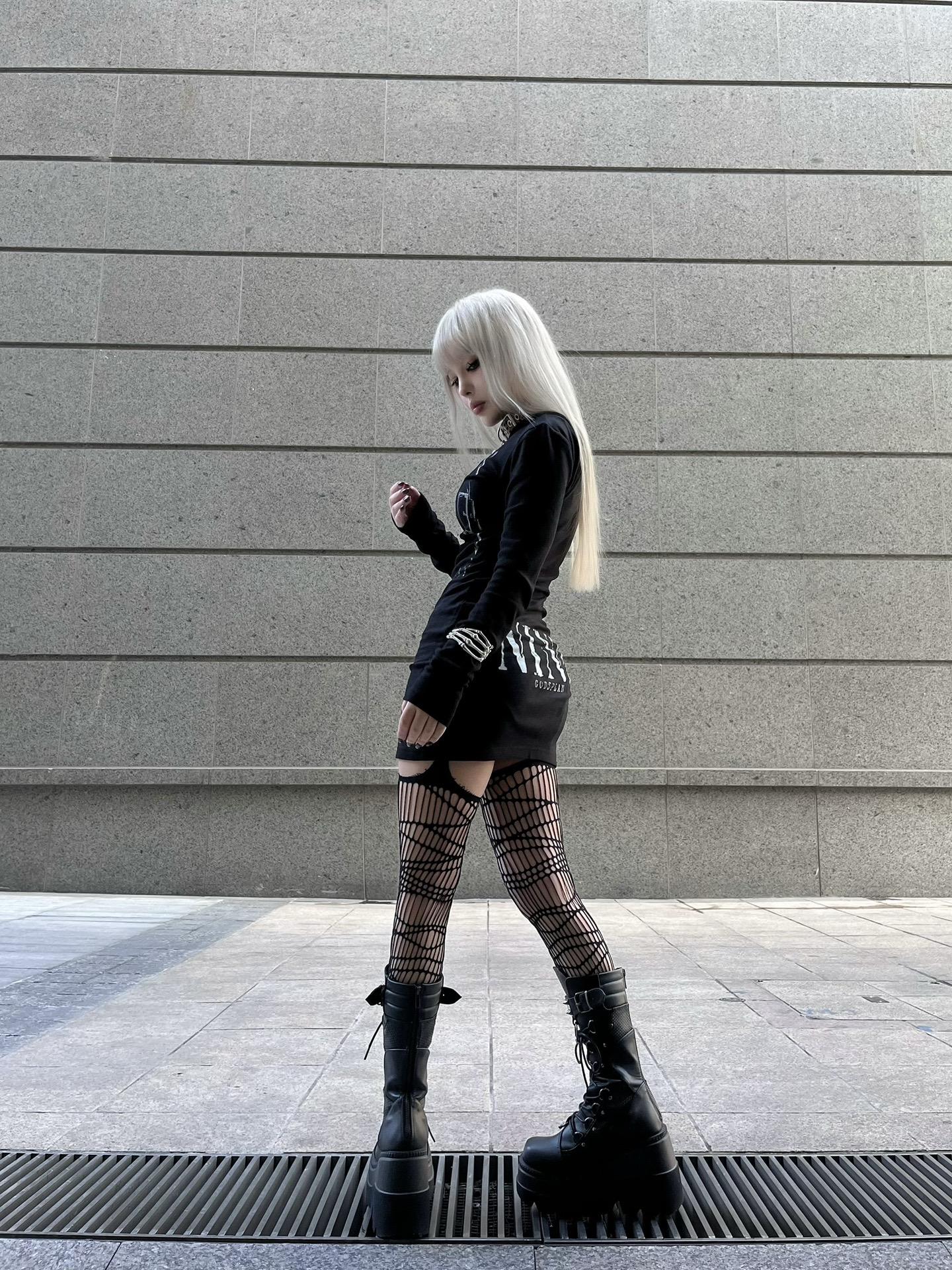 喜欢我不是很正常吗 我丑陋又恶毒 又很会搞抽象 又丝毫没有上进心 请问...