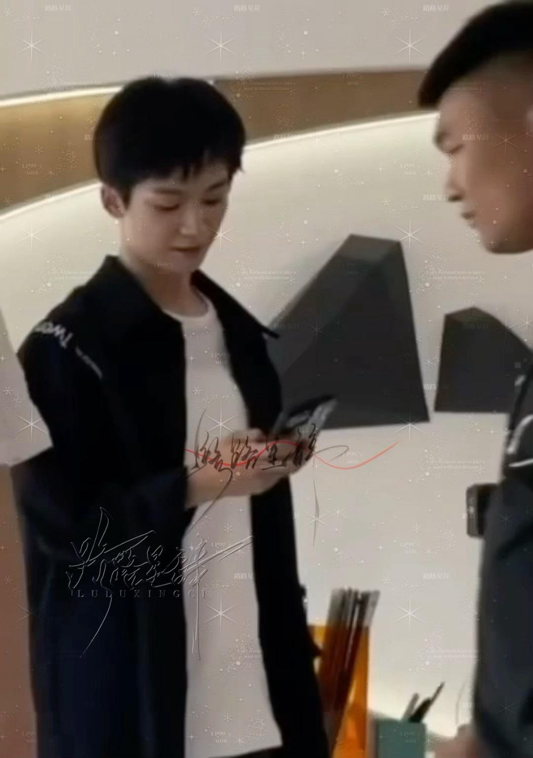 妈妈说要和男人保持距离 所以我始终和哥哥保持着超薄无感的距离 