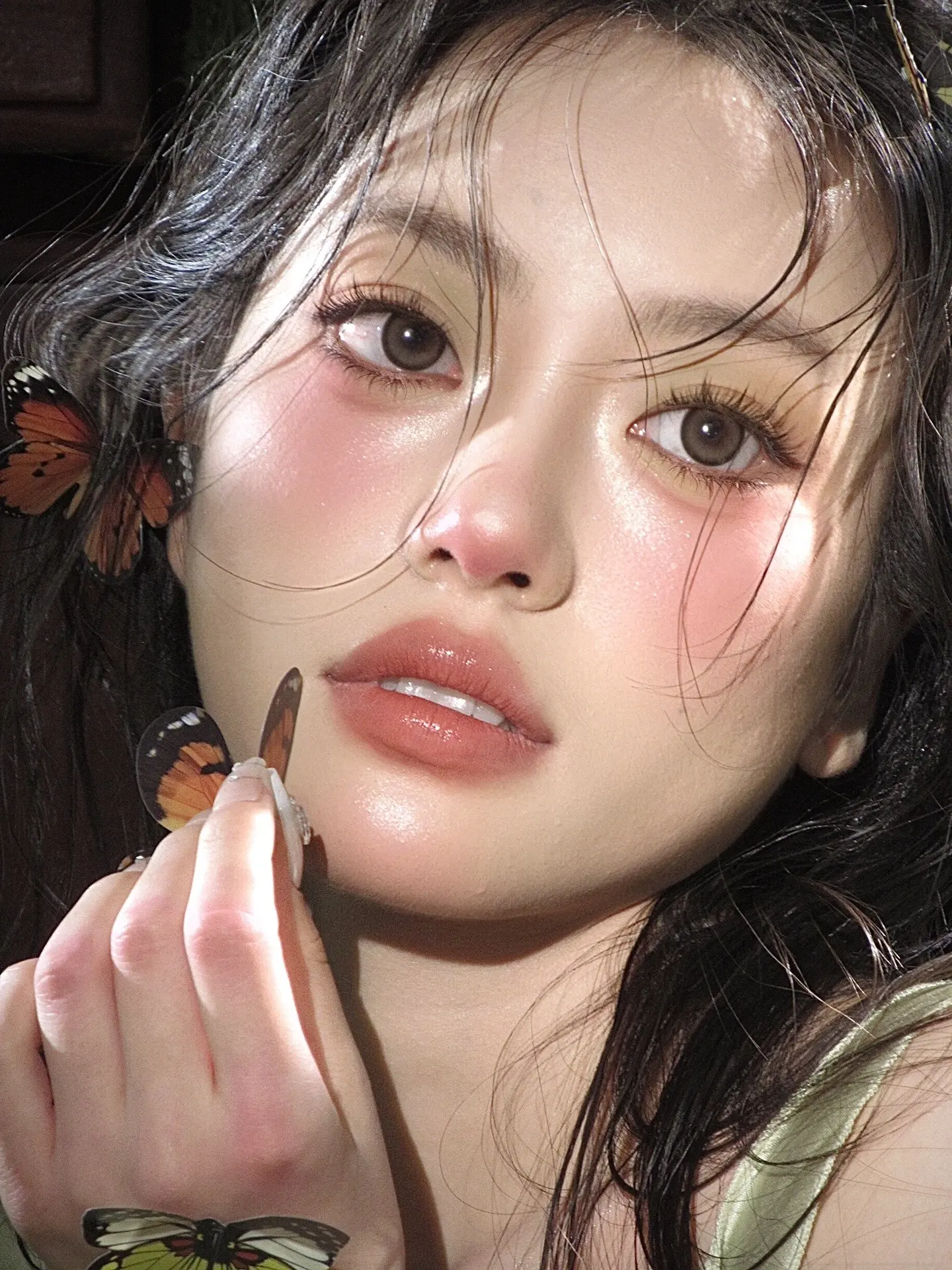 “思念泛起潮意”湿漉漉的水光感