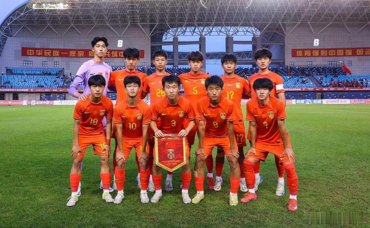 国足U16国足国少全胜夺冠中国足球青训全胜夺冠！U16国足4-2力克韩国，三战全