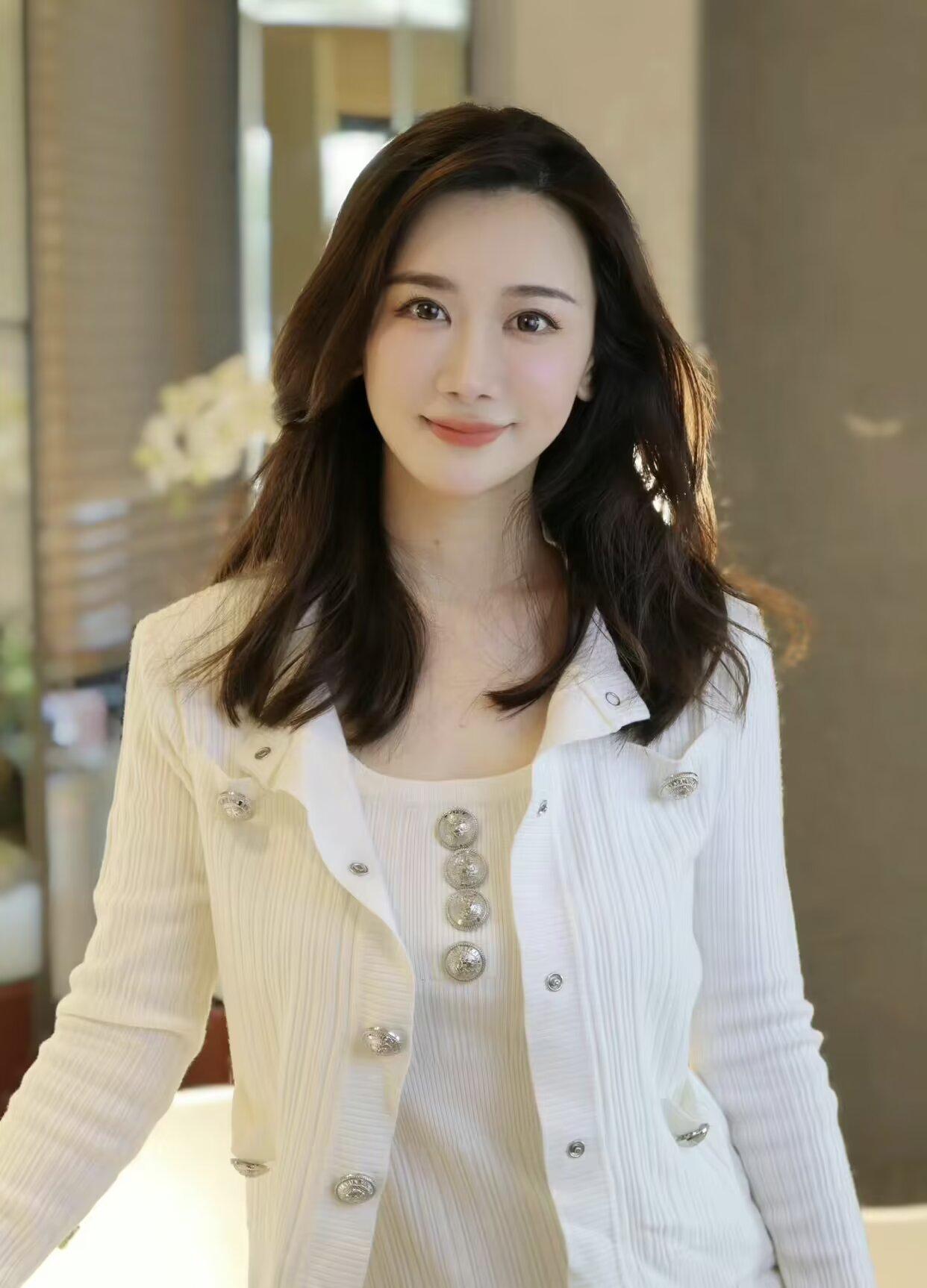 穷人面对的生存压力，是一种没有退路的压迫感和危机感。连考虑性的想法也被压缩