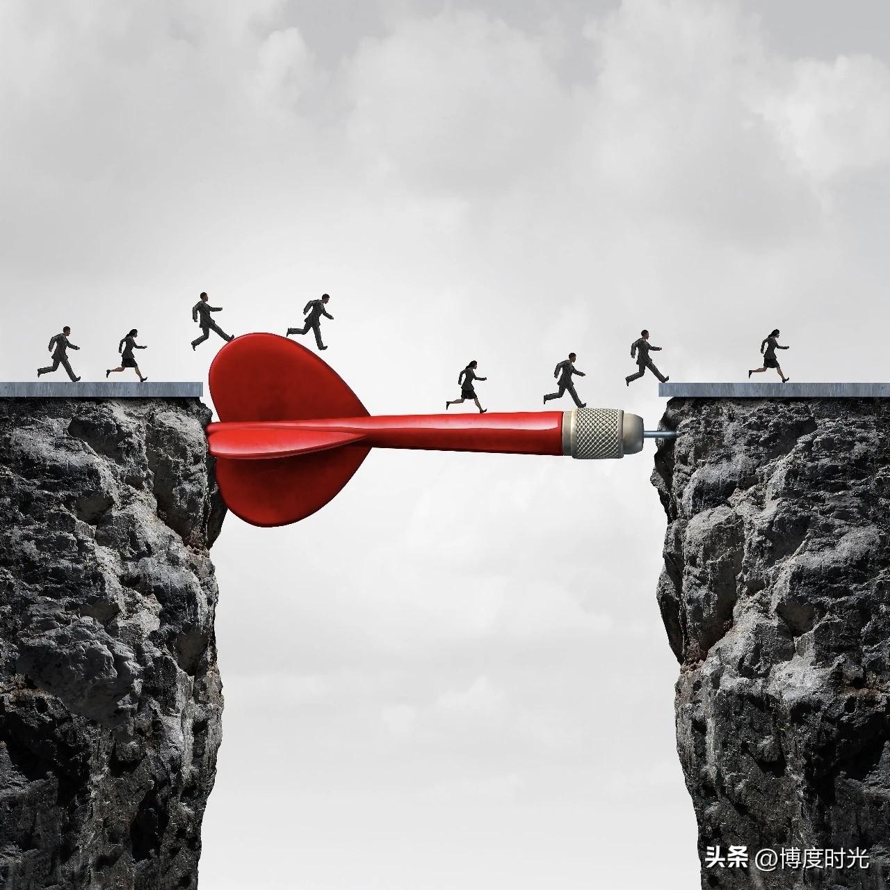 “西装剪影们的登科桥”
这听来满是故事感
想象一群西装革履之人
他们的剪影映在桥