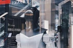 现在的机器人除了表演就是PPT视频，没一个真正实用的，用户真正的需求不是叠衣服摆