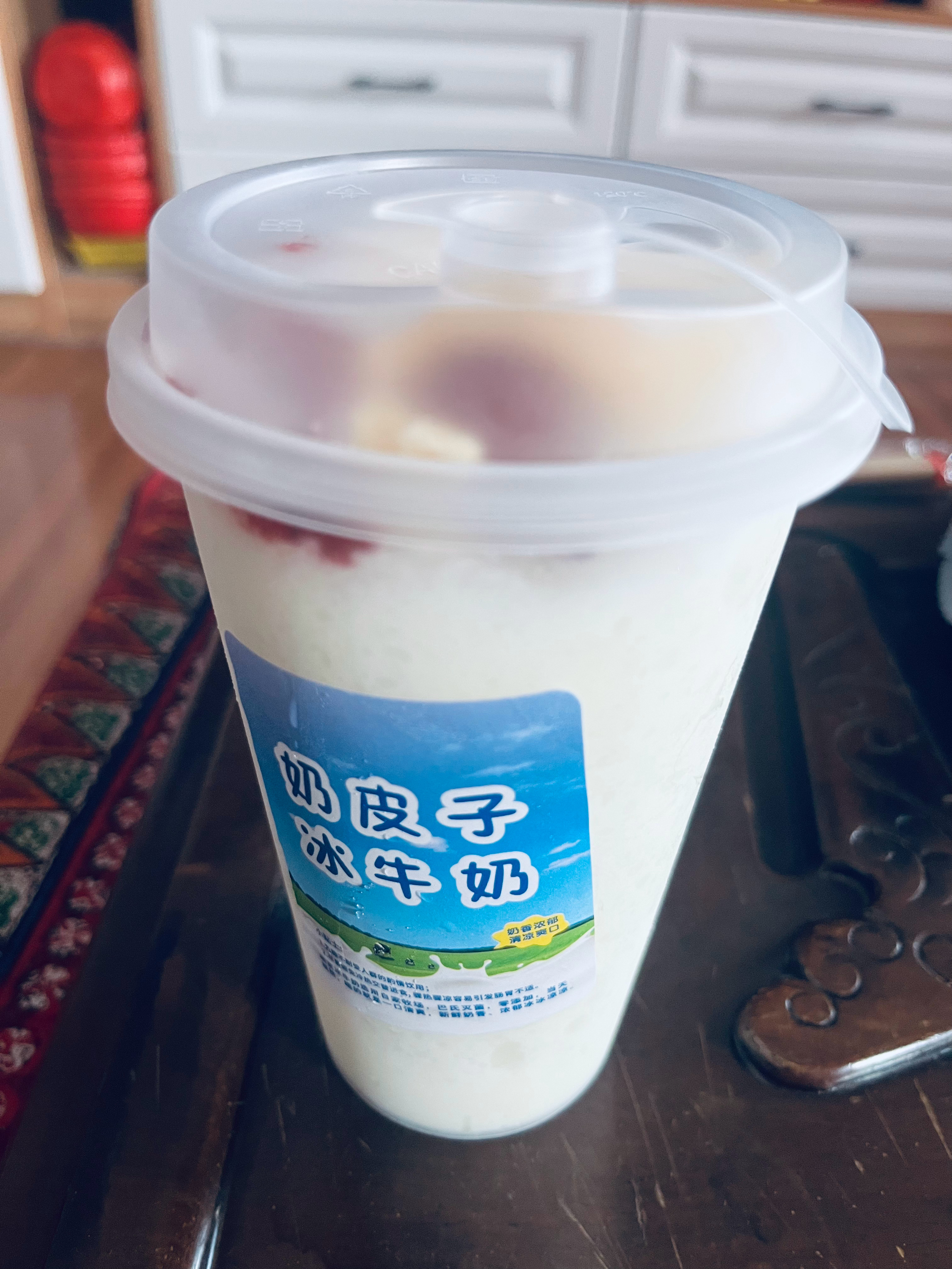 40天三伏天正式开启这天儿，外面待不了一会儿还得是室内吹空调吃冷饮 