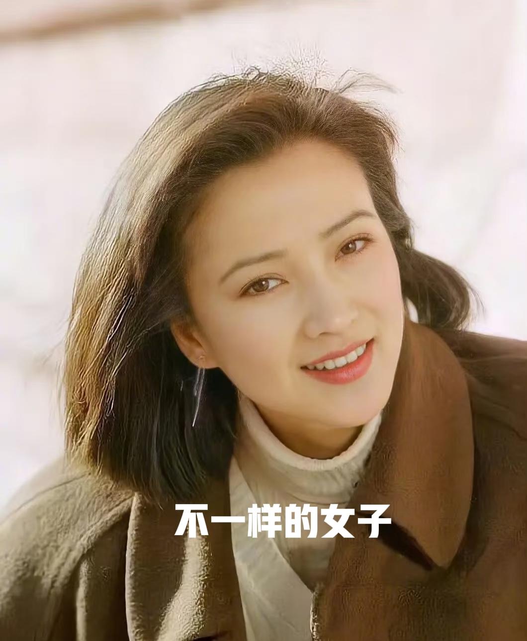 “古典第一美女”何晴的反差感也太绝了！荧屏上是小乔、李师师那样温婉娇美的古典佳人