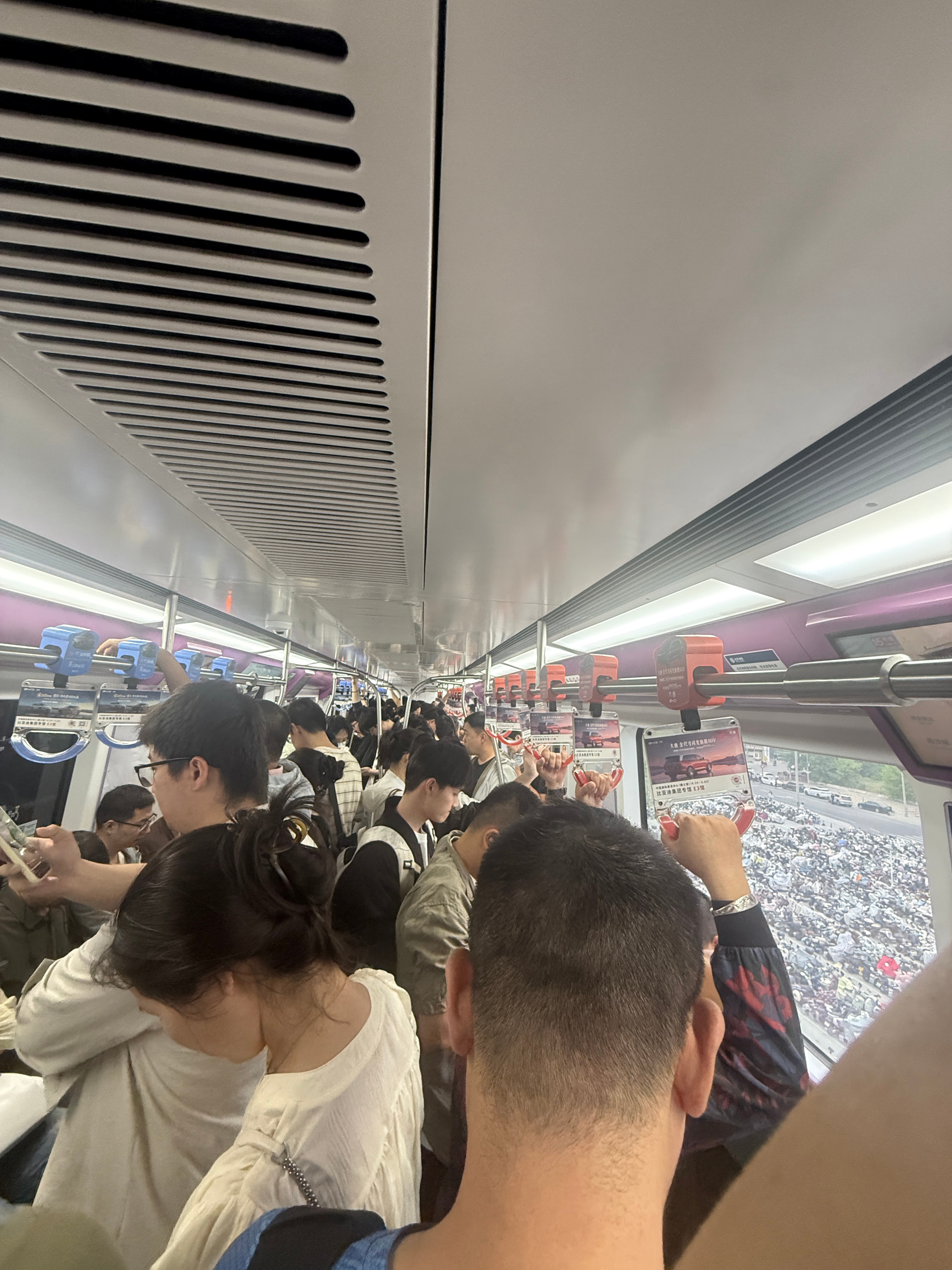 感受一下北京的早高峰站麻了，十分考验腰力腿力北京早晚高峰