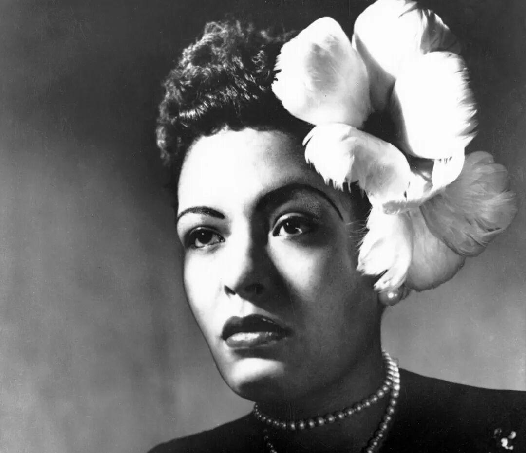 Billie Holiday 被公认为20世纪最重要的爵士乐歌手之一，有着“戴夫